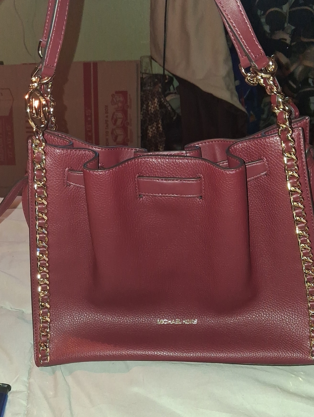 Michael Kors Burgundy Leather Shoulder Bag with Gold Chain Accents - Picture 2 of 9
